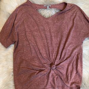 Open-back mauve shirt